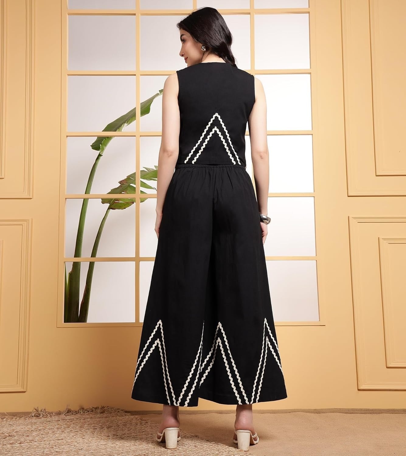 Trending girlish sleevless  co-ord set